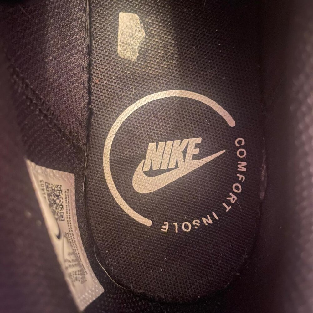 Nike Black & White Sneakers - Men’s Size 37.5 (US 5Y) - Picture 2 of 5